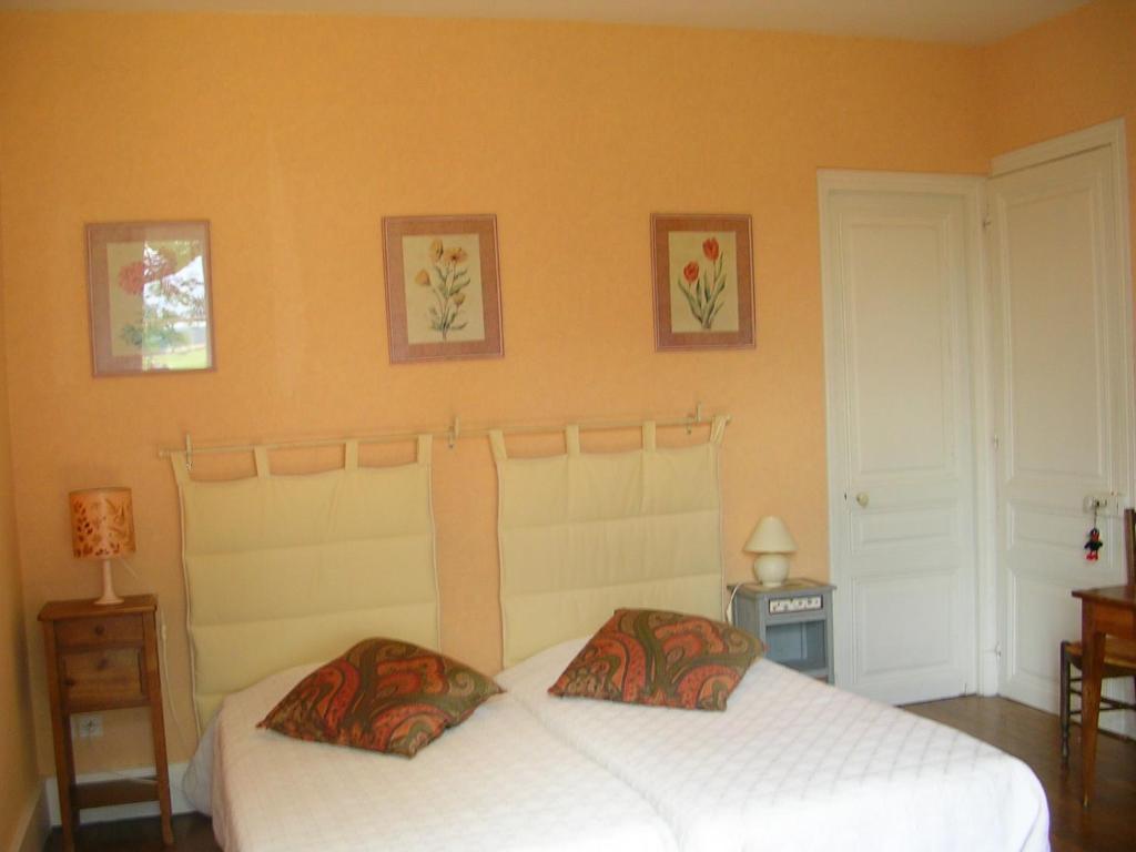 Chambres D'Hotes - Domaine Des Perrieres Crux-la-Ville Room photo